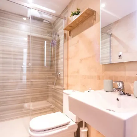 -malagasunapts- Vibrant Historic Centre Apartment *